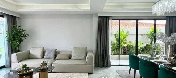 5 bedrooms Villa in Pattaya, Thailand No. 23830 4