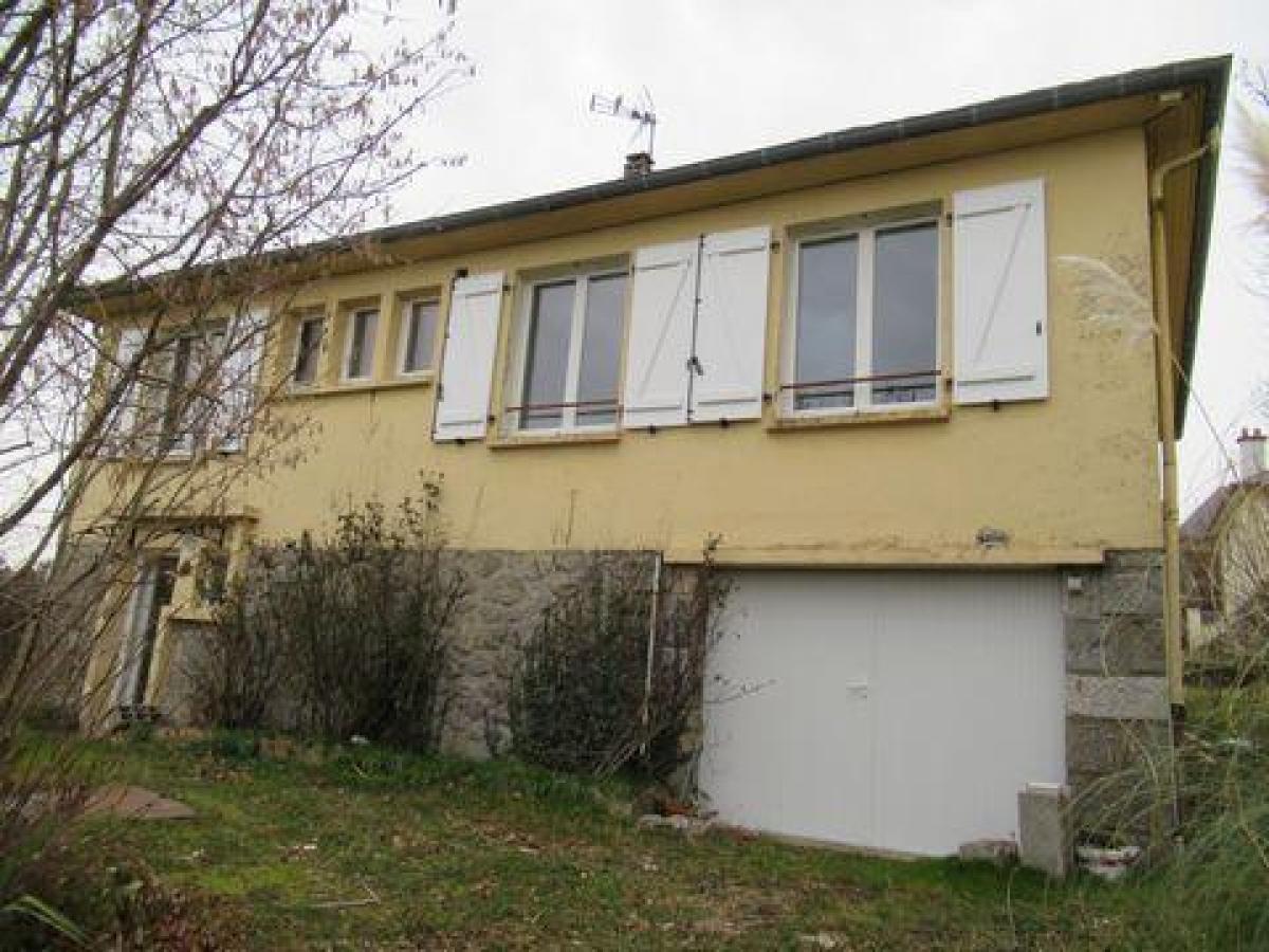 3 bedrooms House in Ussel, France No. 26185