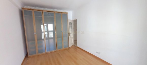 2 bedrooms Apartment in Lisbon, Portugal No. 10801 9