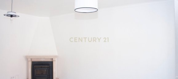 2 bedrooms Apartment in Lisbon, Portugal No. 10801 2