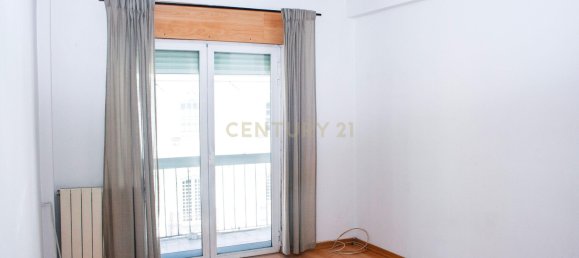 2 bedrooms Apartment in Lisbon, Portugal No. 10801 10