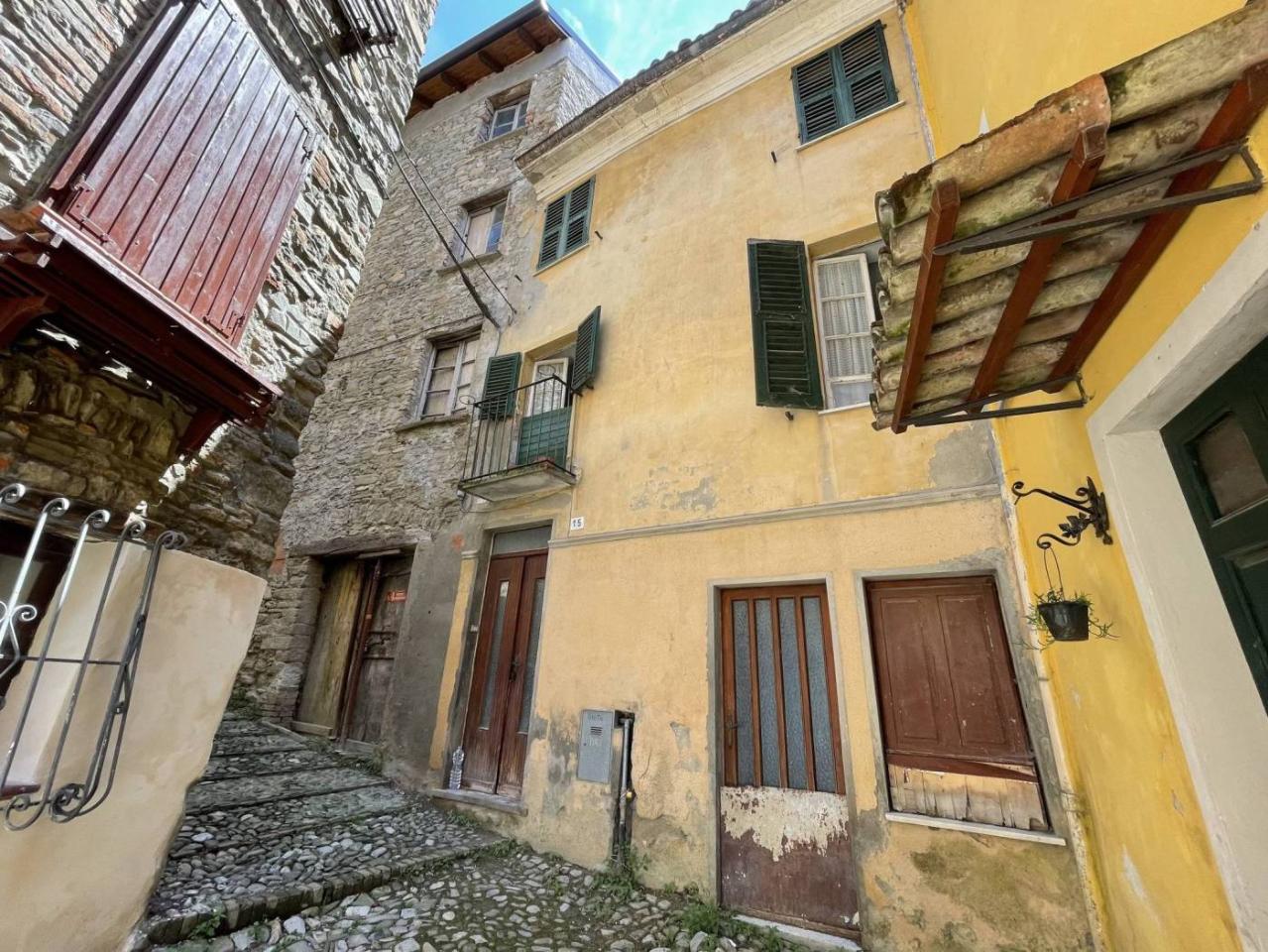 5 rooms Apartment in San Sebastiano Curone, Italy No. 132905