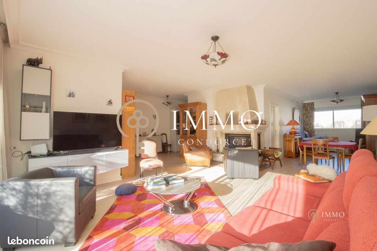 Квартира с 4 спальнями в Бур-ля-Рен, Франция № 163075