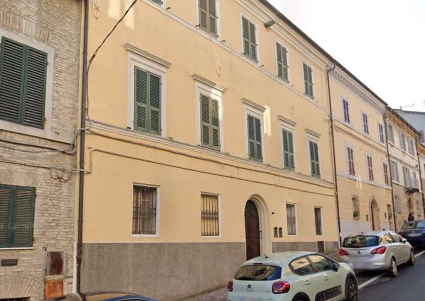 13 rooms Apartment in Castelfidardo, Italy No. 10653