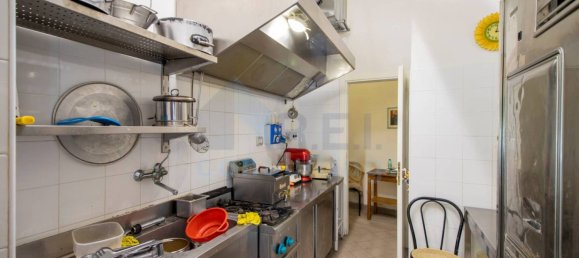 2 rooms Commercial property in Rome, Italy No. 50098 7