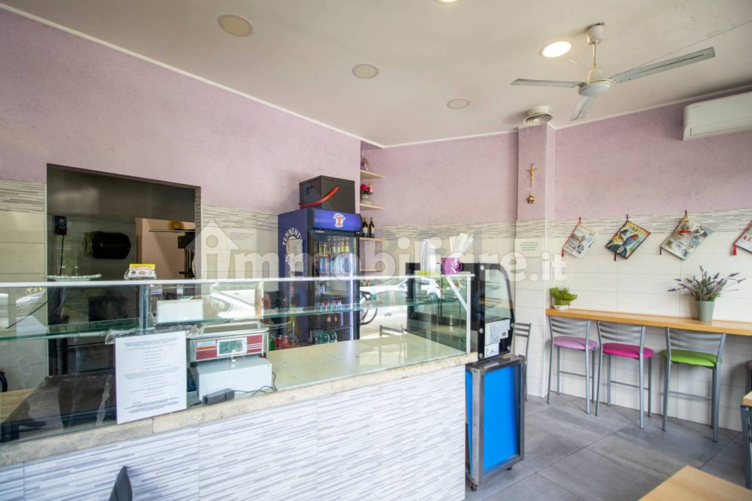 2 rooms Commercial property in Rome, Italy No. 50098