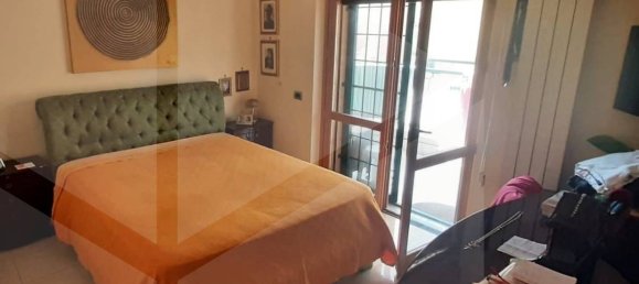 3 rooms Apartment in Rome, Italy No. 27805 4