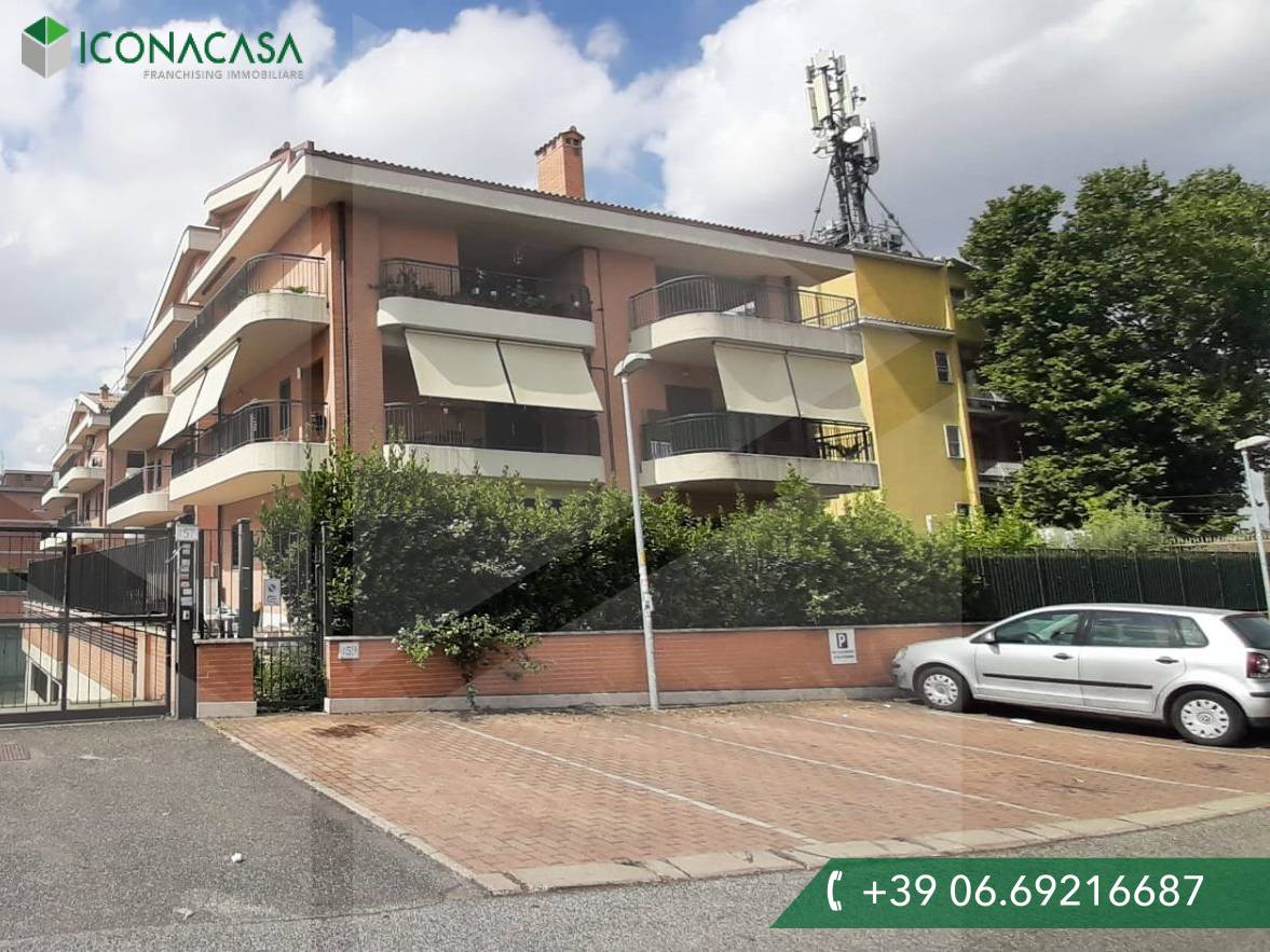 3 rooms Apartment in Rome, Italy No. 27805