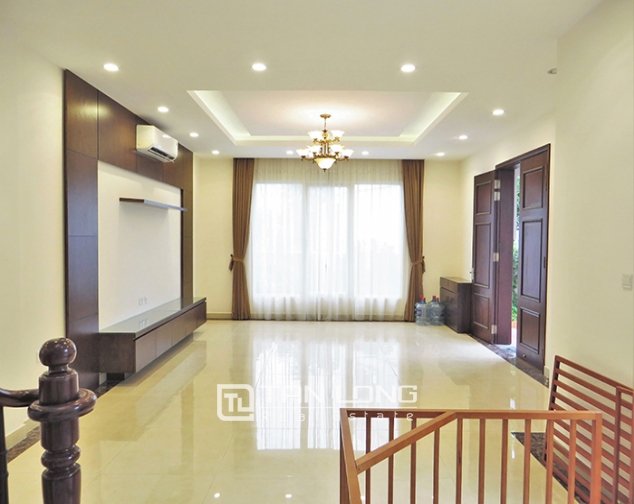 Вилла с 5 спальнями в Лонгбьен, Вьетнам № 3366