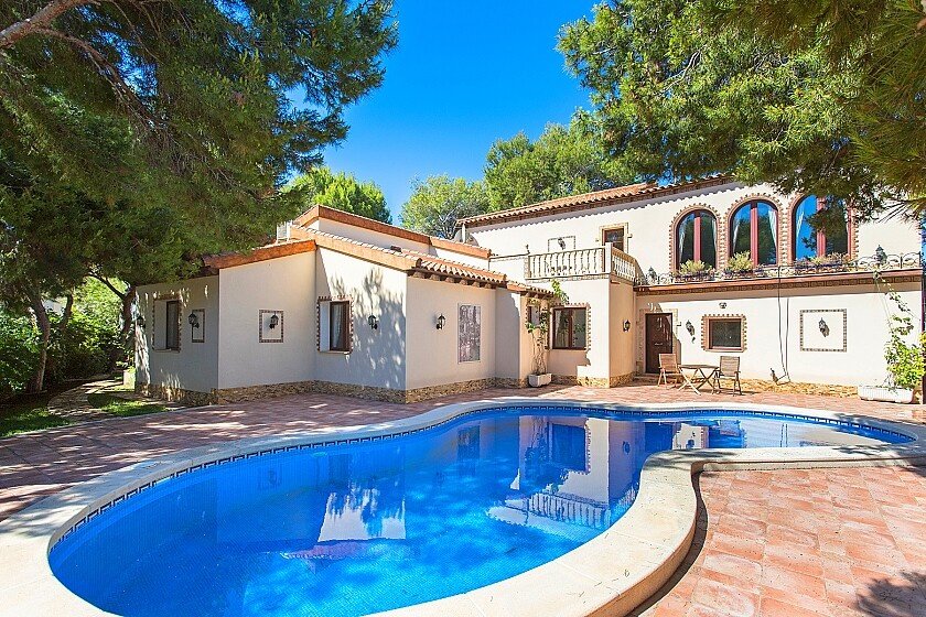 4 bedrooms Villa in Punta Prima, Spain No. 14576