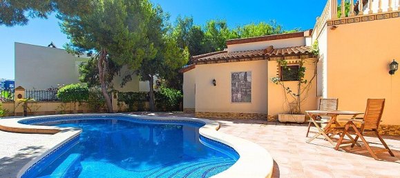 4 bedrooms Villa in Punta Prima, Spain No. 14576 3