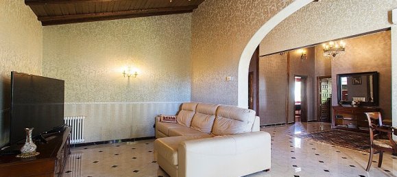 4 bedrooms Villa in Punta Prima, Spain No. 14576 12