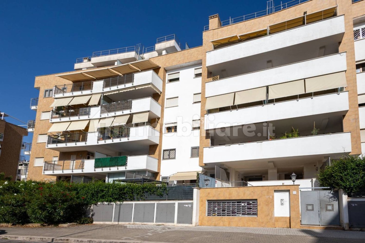 Квартира с 1 спальней в Рим, Италия № 391328