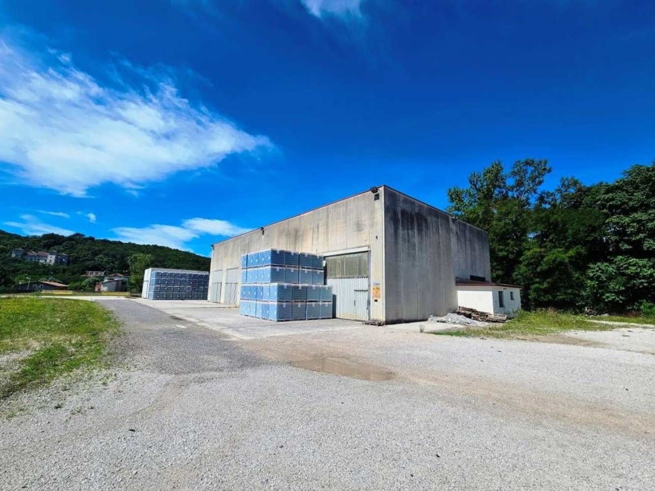 700m² Warehouse in Gorizia, Italy No. 277525