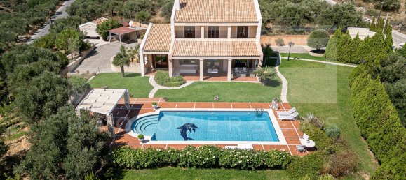5 bedrooms Villa in Crete, Greece No. 380 2