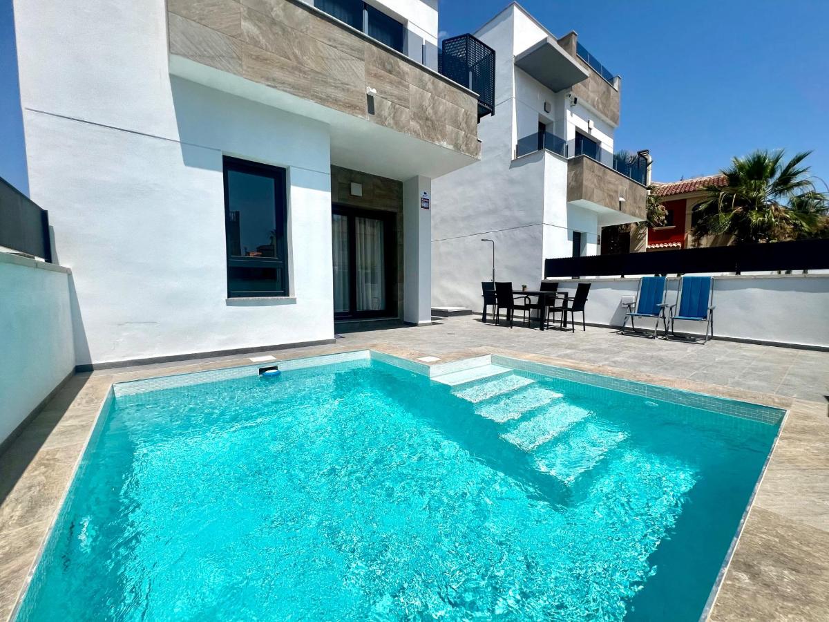 3 bedrooms Villa in Torrevieja, Spain No. 291163