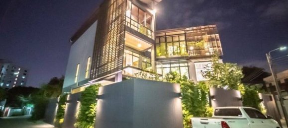 Villa de 5 dormitorios en Phra Khanong, Thailand No. 62705 20