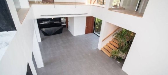 Villa de 5 dormitorios en Phra Khanong, Thailand No. 62705 3