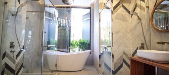 Villa de 5 dormitorios en Phra Khanong, Thailand No. 62705 13