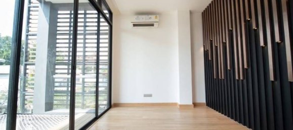 Villa de 5 dormitorios en Phra Khanong, Thailand No. 62705 9