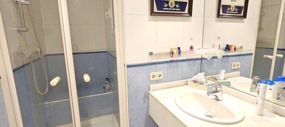 Apartamento de 4 dormitorios en Madrid, Spain No. 157900 43
