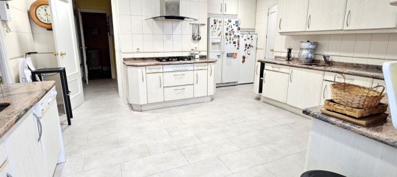 Apartamento de 4 dormitorios en Madrid, Spain No. 157900 18