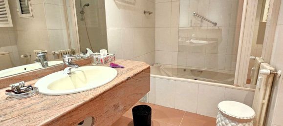 Apartamento de 4 dormitorios en Madrid, Spain No. 157900 30