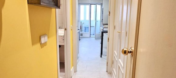 Apartamento de 4 dormitorios en Madrid, Spain No. 157900 15