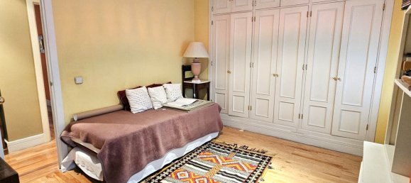 Apartamento de 4 dormitorios en Madrid, Spain No. 157900 34