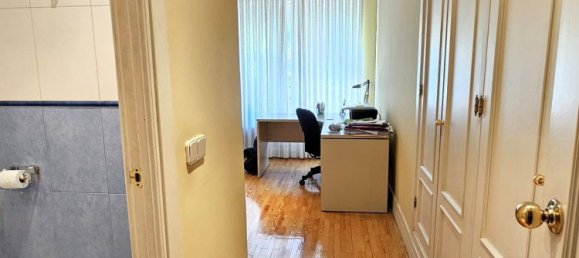 Apartamento de 4 dormitorios en Madrid, Spain No. 157900 38