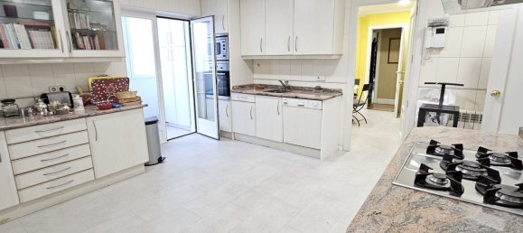 Apartamento de 4 dormitorios en Madrid, Spain No. 157900 21