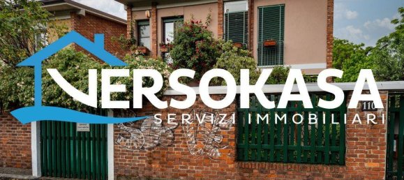 2 bedrooms Villa in Milan, Italy No. 263509 2