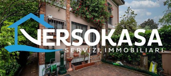 2 bedrooms Villa in Milan, Italy No. 263509 3
