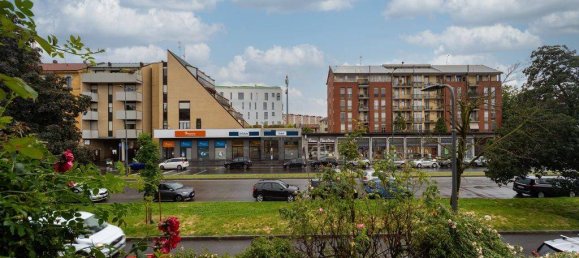 2 bedrooms Villa in Milan, Italy No. 263509 32