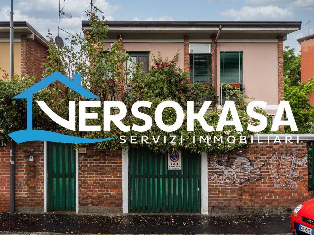 2 bedrooms Villa in Milan, Italy No. 263509