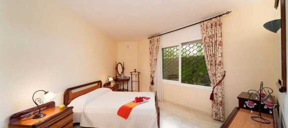 Villa de 4 dormitorios en Estepona, Spain No. 118850 8