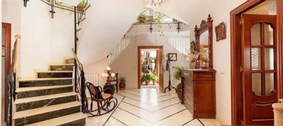 Villa de 4 dormitorios en Estepona, Spain No. 118850 4