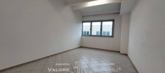 3 rooms Warehouse in Livorno, Italy No. 131094 11