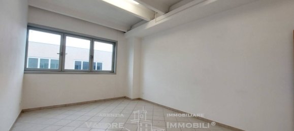 3 rooms Warehouse in Livorno, Italy No. 131094 9