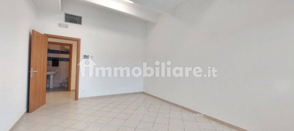 3 rooms Warehouse in Livorno, Italy No. 131094 8