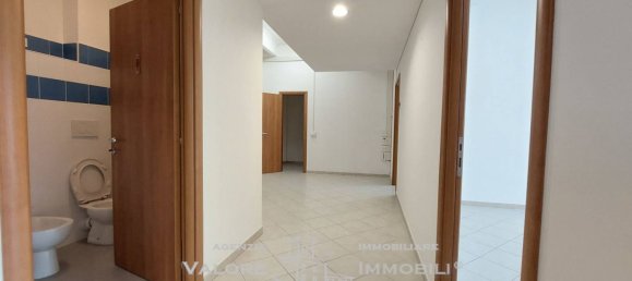 3 rooms Warehouse in Livorno, Italy No. 131094 4