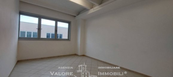 3 rooms Warehouse in Livorno, Italy No. 131094 10