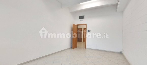 3 rooms Warehouse in Livorno, Italy No. 131094 23