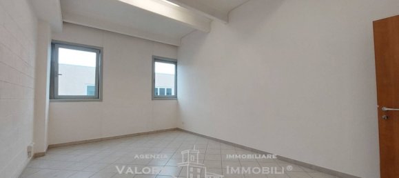 3 rooms Warehouse in Livorno, Italy No. 131094 5