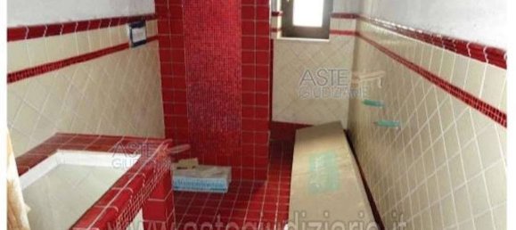 Apartamento de 4 dormitorios en Palagiano, Italy No. 279878 9