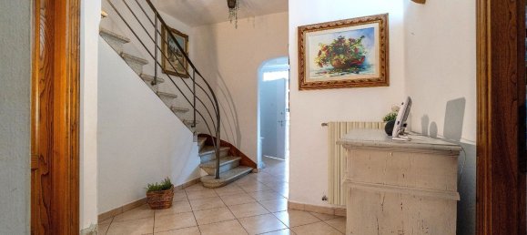 6 bedrooms House in Prato, Italy No. 315489 8