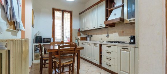 6 bedrooms House in Prato, Italy No. 315489 4