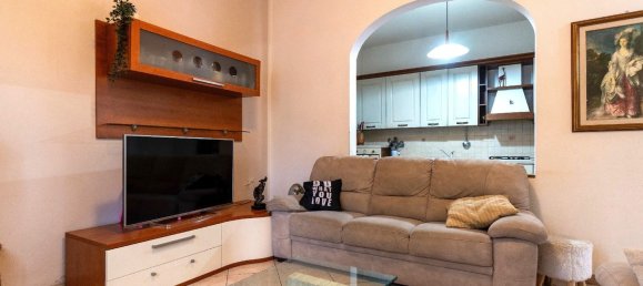 6 bedrooms House in Prato, Italy No. 315489 2
