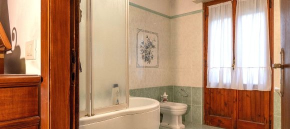 6 bedrooms House in Prato, Italy No. 315489 14