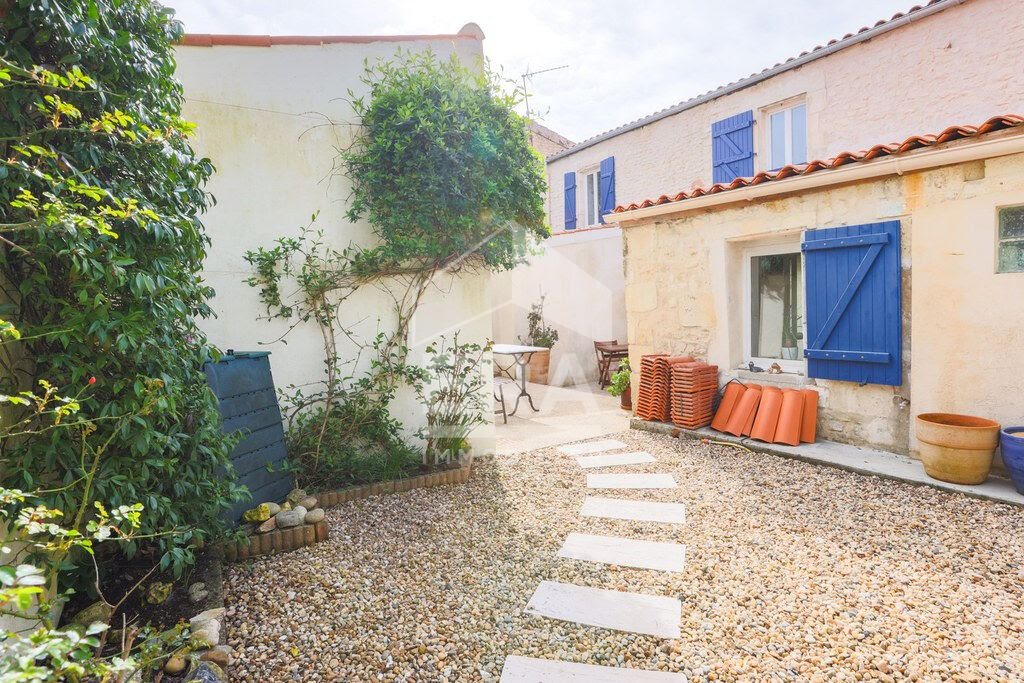 Дом с 4 спальнями в Ла-Рошель, Франция № 98270